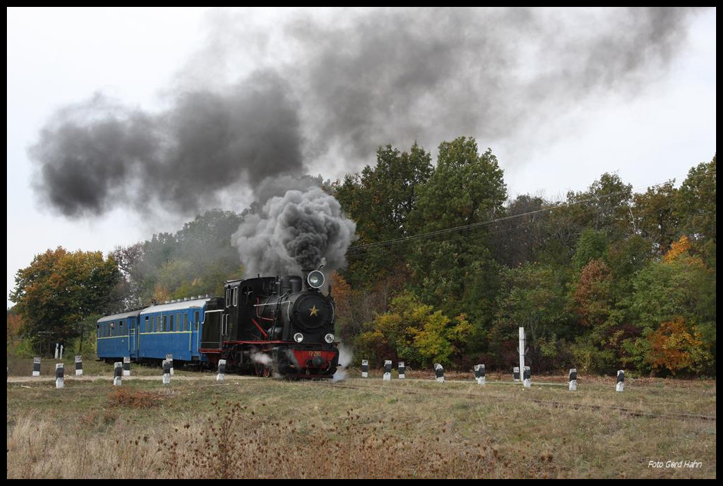 HR 280 ist hier am 11.10.2016 mit Volldampf bei Zabkrycha unterwegs nach Hajvoron.
