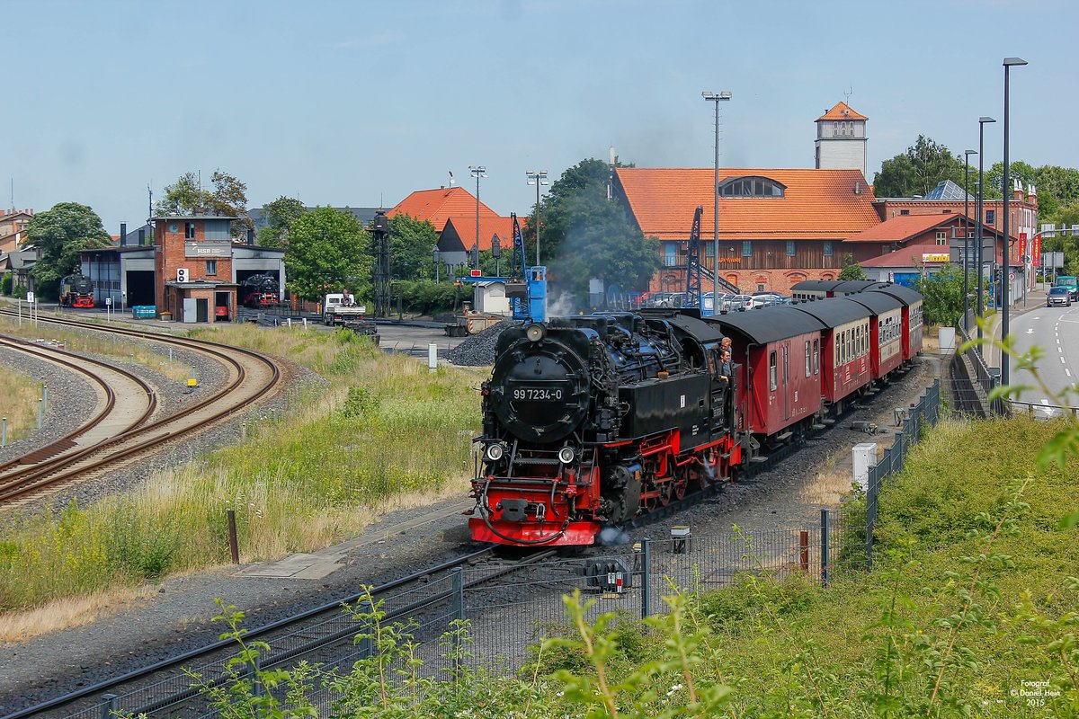 HSB 99 7234-0 bei der Ausfahrt in Wernigerode, Juli 2015.