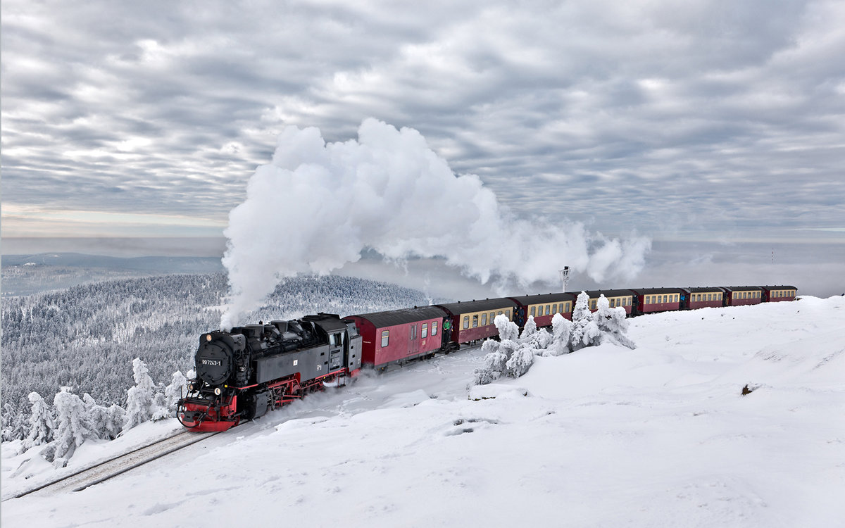 HSB 99 7243-1 erreicht mit dem Zug 8925 bald die Bergstation Brocken Bf.Bild 7.2.2018