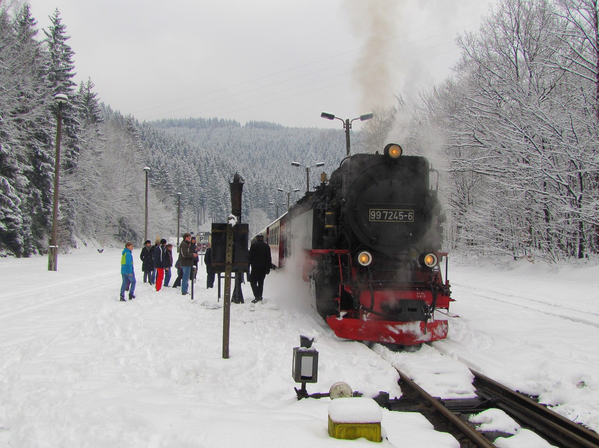 HSB 99 7245-6 mit der HSB 8920 von Nordhausen Nord zum Brocken, am 29.03.2013 in Eisfelder Talmühle.