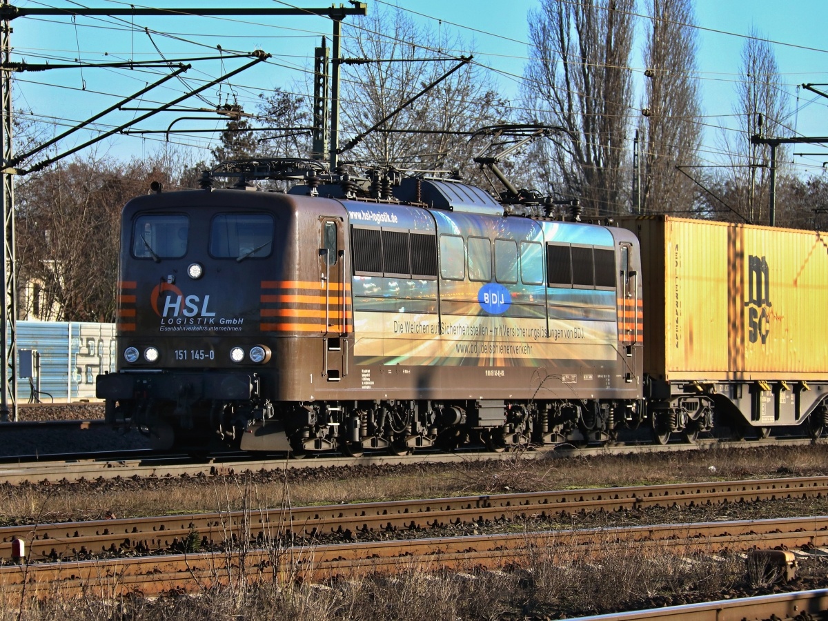 HSL 151 145-0 (NVR: 91 80 6151 145-0 D-HSL) am 29.12.2016 mit einem Containerzug  Seelze passierend...<P>Weitere Bilder zum Thema Bahnfotografie gibt es auf meiner Site unter:<br> 
<a href= http://www.ralf-bueker.de/Ralf's Eisenbahnbilder.htm target= _blank >Ralf's Eisenbahnbilder