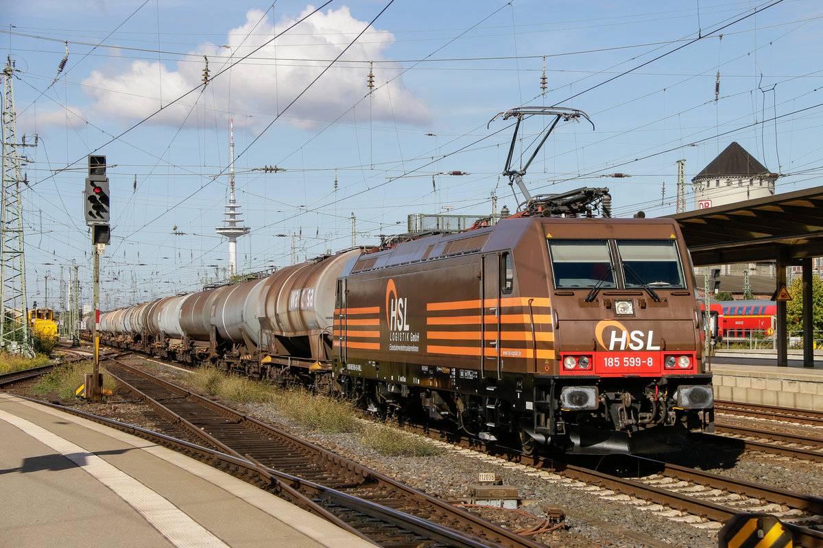 HSL 185 599-8 mit Kesselzug in Bremen Hbf, September 2018.