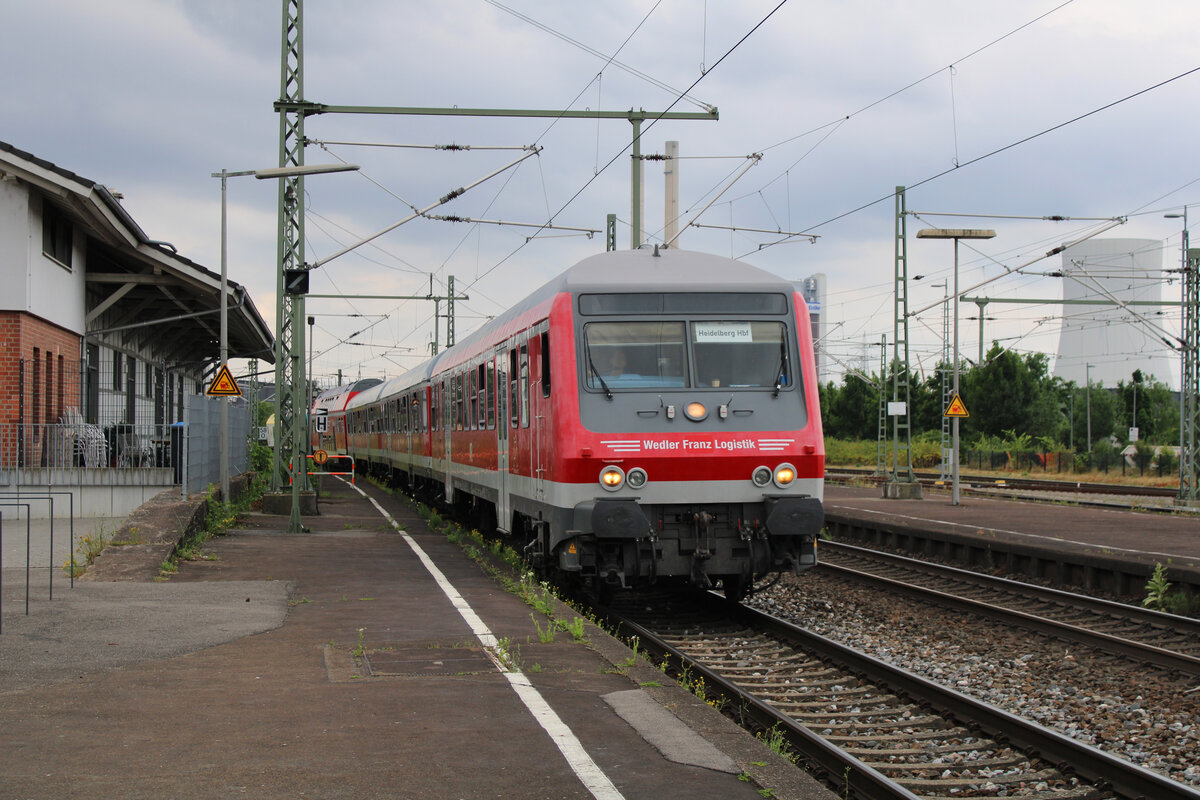 HSL 185 601-2  Nightrider  erreicht mit WFL-Ersatzzug der Linie RE10b von Heilbronn nach Mannheim den Bahnhof Neckarsulm. (20.06.2022)