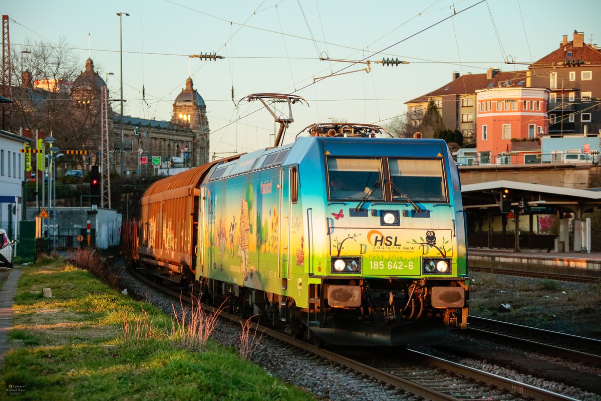 HSL 185 642-6  EcoRider  mit Saarrailzug in Wuppertal Steinbeck, am 29.03.2021.