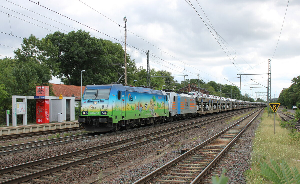 HSL 185 642-6  Natürlich  + 186 299-4 mit Autotransportwagen Richtung Braunschweig, am 04.08.2023 in Niederndodeleben.