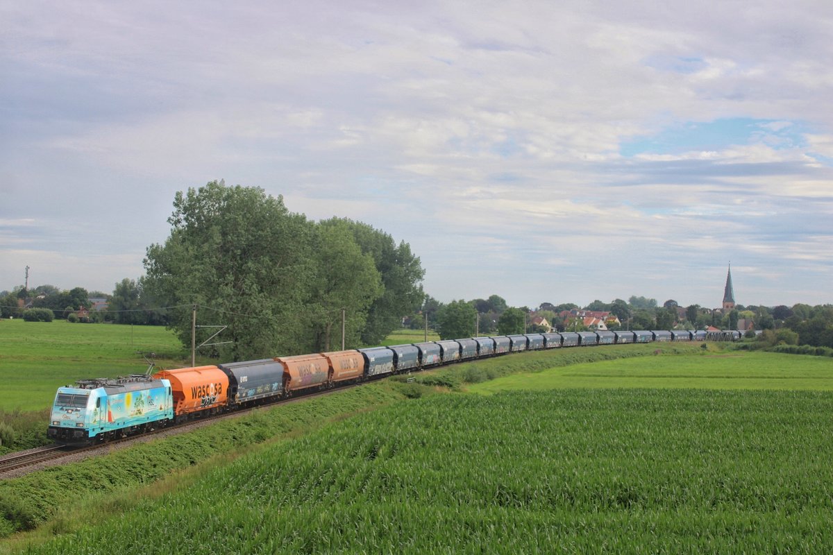 HSL 186 364  Waverider  mit einem Getreidezug nach Brake (Unterweser) in Berne, kurz vor seinem Ziel