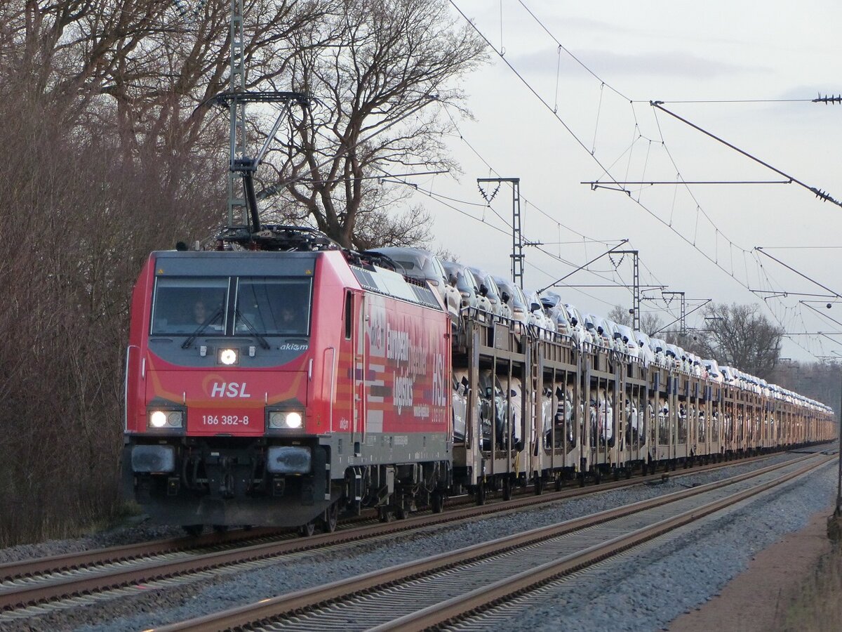 HSL 186 382 mit Auto-Ganzzug bei Salzbergen, 06.01.2022
