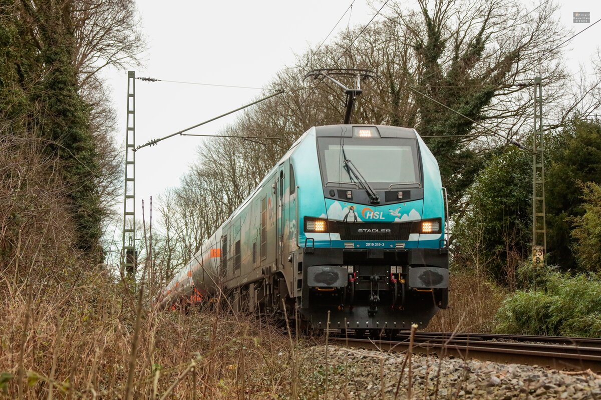 HSL 2019 319-3 Euro9000 mit Kesselzug in Herten, Januar 2025.