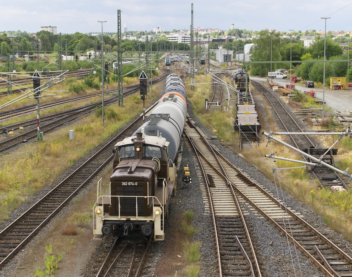 HSL 362 874 rangiert mit Kesselwagen im Hbf. von Hof. 14.08.2018