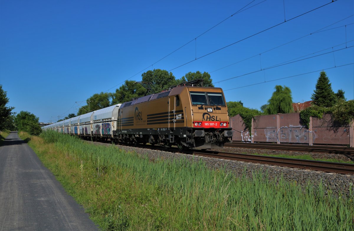 HSL Bombardier Traxx 185 597-2 mit GATX Wagen am 23.06.20 in Rodenbach