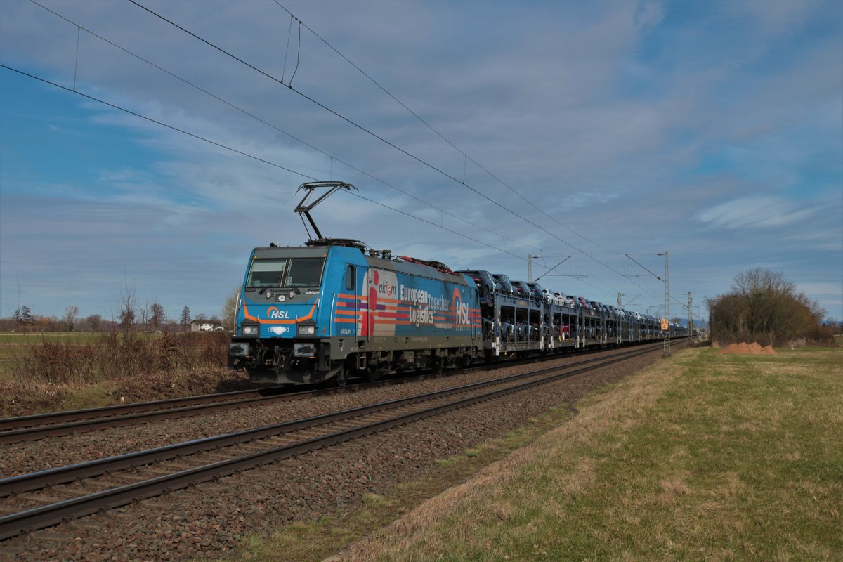 HSL Bombardier Traxx 186 381-0 mit Autotransportwagen in Altheim bei Dieburg am 20.03.21