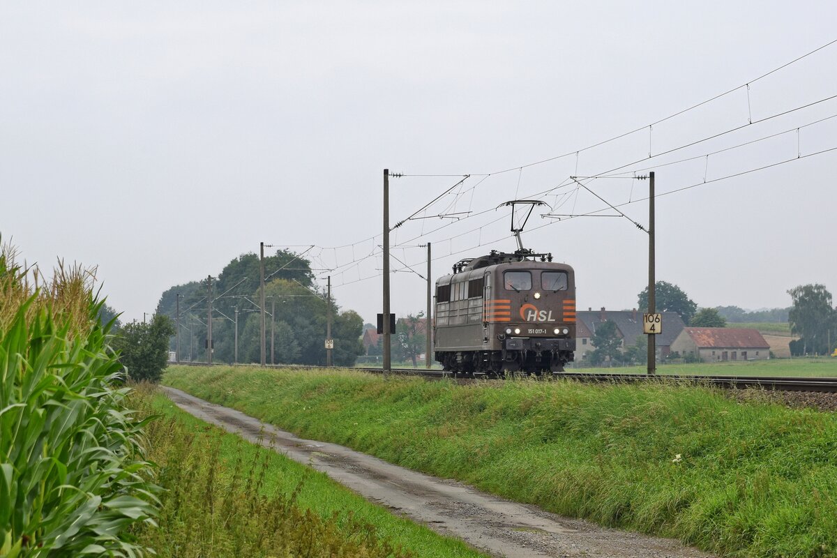 HSL Logistik 151 017 (ex DB) solo in Richtung Löhne (bei Melle, 21.08.2021).