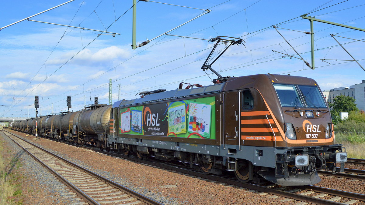 HSL Logistik GmbH, Hamburg [D] mit  187 537  [NVR-Nummer: 91 80 6187 537-6 D-HSL] mit Kesselwagenzug (geschmolzenes Schwefel) ab Stendell Richtung? am 12.09.19 Bahnhof Flughafen Berlin Schönefeld.