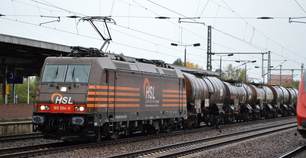 HSL Logistik GmbH, Hamburg [D] mit der BRLL Leasinglok   185 594-9  [NVR-Number: 91 80 6185 594-9 D-BRLL] und Kesselwagenzug (leer) Richtung Stendell am 16.10.19 Bf. Flughafen Berlin Schönefeld.