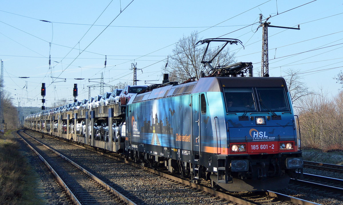 HSL Logistik GmbH, Hamburg [D] mit  185 601-2  [NVR-Nummer: 91 80 6185 601-2 D-BRLL] und PKW-Transportzug (fabrikneue TOYOTA Modelle) am 17.01.20 Bf. Saarmund.