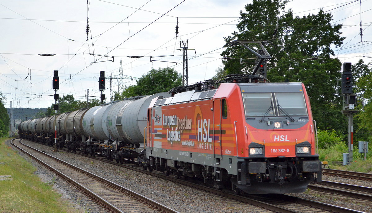 HSL Logistik GmbH, Hamburg [D] mit  186 382-8   [NVR-Nummer: 91 80 6186 382-8 D-AKIEM] und Kesselwagenzug am 09.06.20 Bf. Saarmund. 