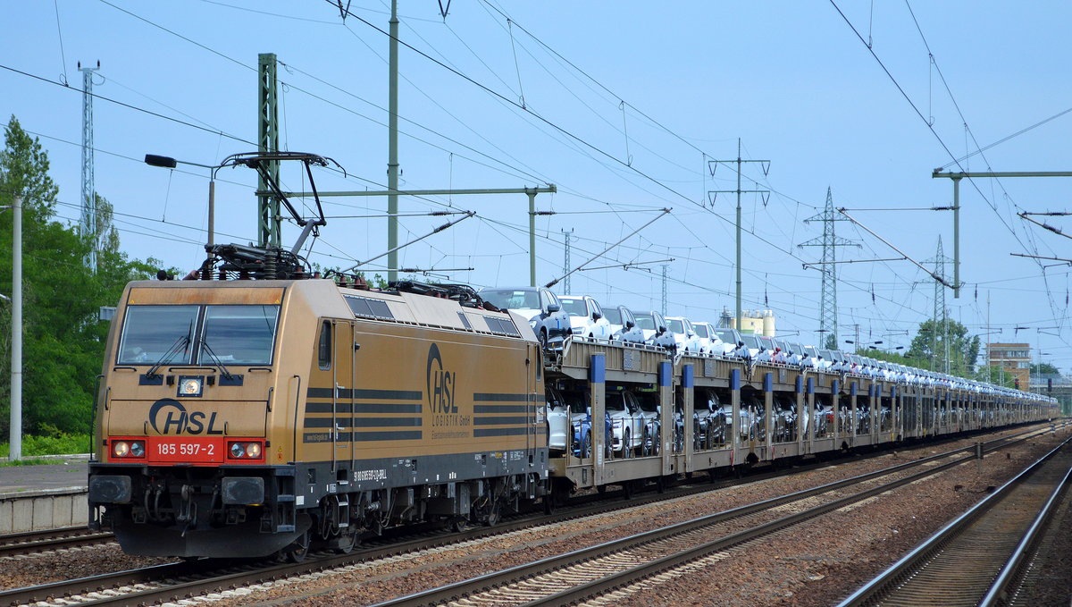 HSL Logistik GmbH, Hamburg [D] mit  185 597-2  [NVR-Nummer: 91 80 6185 597-2 D-BRLL] und PKW-Transportzug am 18.06.20 Bf. Flughafen Berlin Schönefeld.