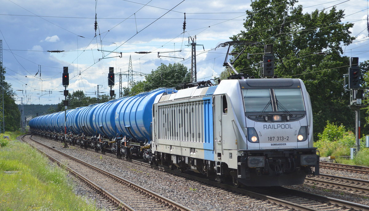 HSL Logistik GmbH, Hamburg [D] mit der Railpool Lok  187 313-2  [NVR-Nummer: 91 80 6187 313-2 D-Rpool] und Kesselwagenzug am 11.07.20 Bf. Saarmund.