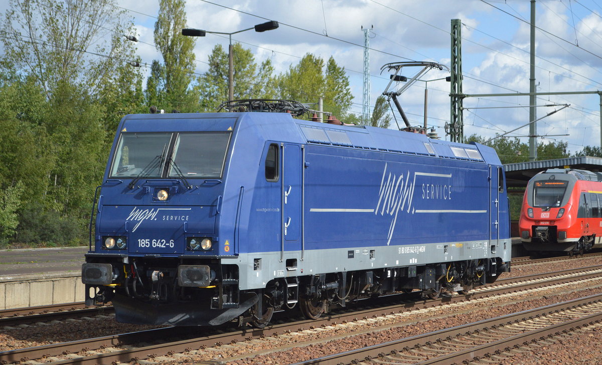 HSL Logistik GmbH, Hamburg [D] mit der angemieteten mgw  185 642-6  [NVR-Nummer: 91 80 6185 642-6 D-MGW] am 10.09.20 Durchfahrt Bf. Flughafen Berlin Schönefeld.