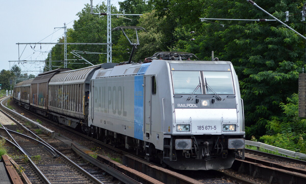 HSL Logistik GmbH, Hamburg [D] mit  185 671-5  [NVR-Nummer: 91 80 6185 671-5 D-Rpool] und Ganzzug Schiebewandwagen am 09.08.21 Berlin Buch, Viele Grüße an den TF. !!!!
