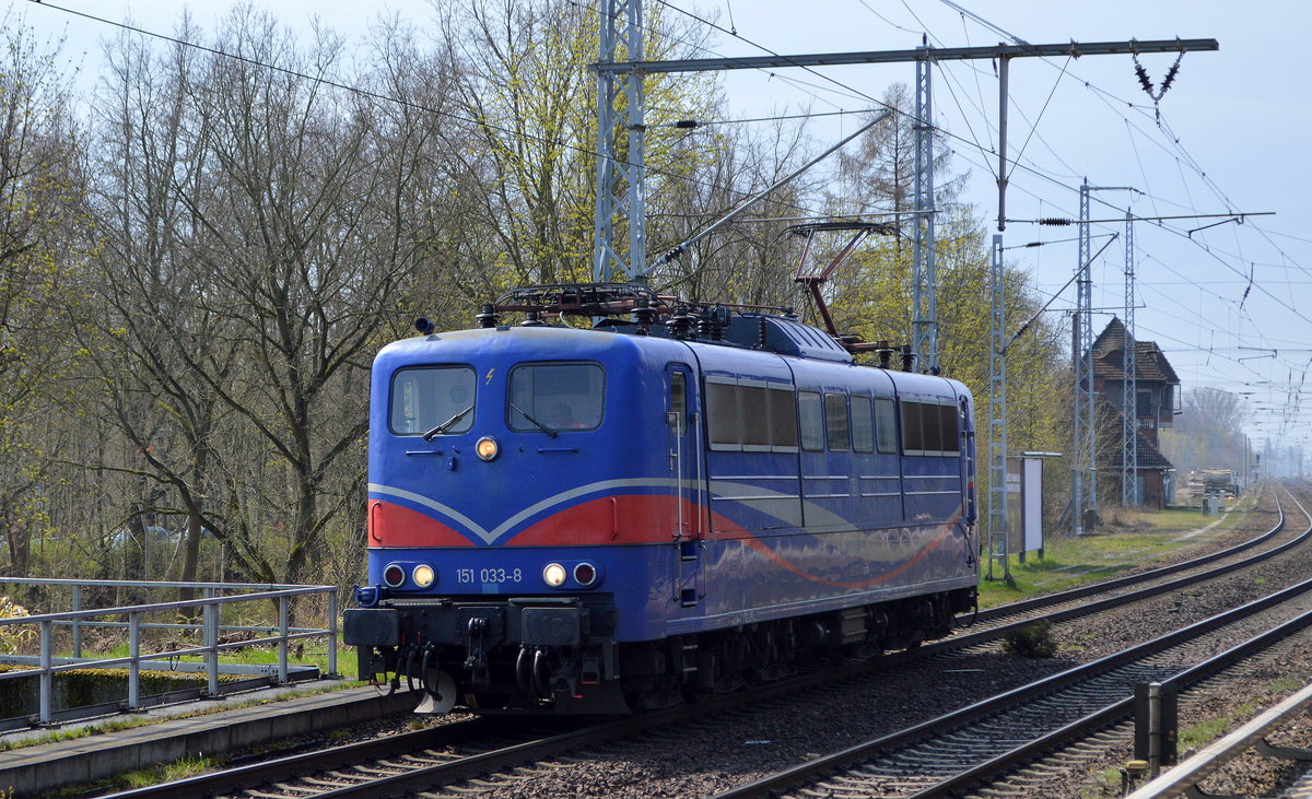 HSL mit der  151 033-8  (NVR: 9180 6 151 033-8 D-SRI) Richtung Nordosten (Stendell?) am 19.04.21 Berlin Buch 