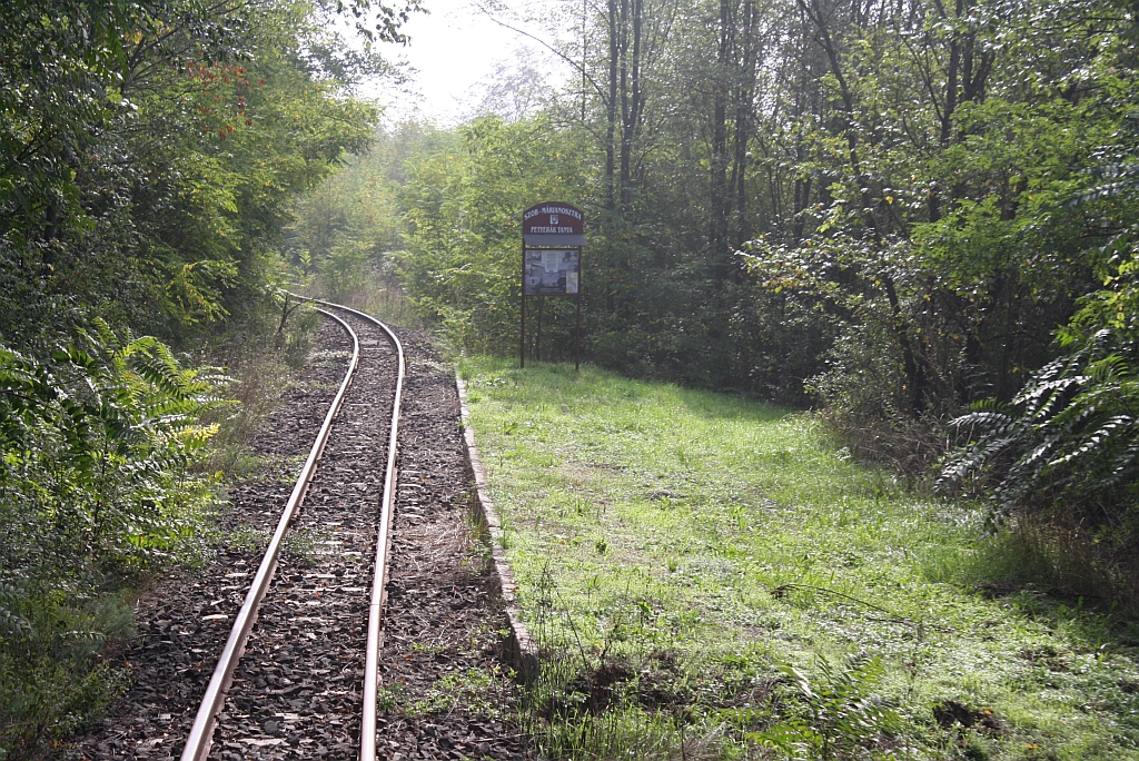 Hst. Petyerk Tanya der Brsny Kisvast, Blickrichtung Szob, am 28.September 2013.
