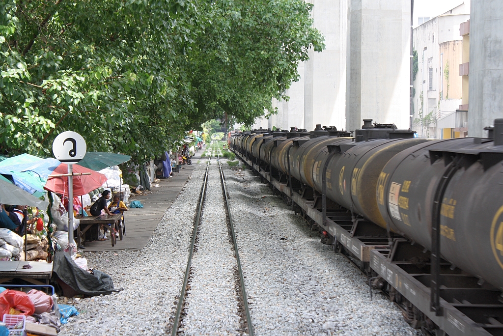 Hst. Rachaprarop, Blickrichtung Hua Lamphong, am 30.Mai 2013. 

