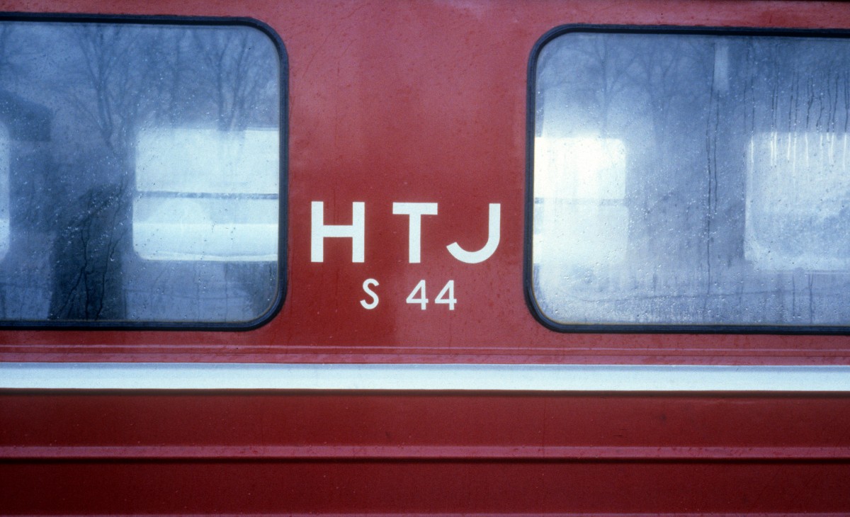 HTJ-Triebwagen S 44. Nahaufnahme vom 28. Dezember 1981. Aufnahmeort: Bahnhof Tølløse.