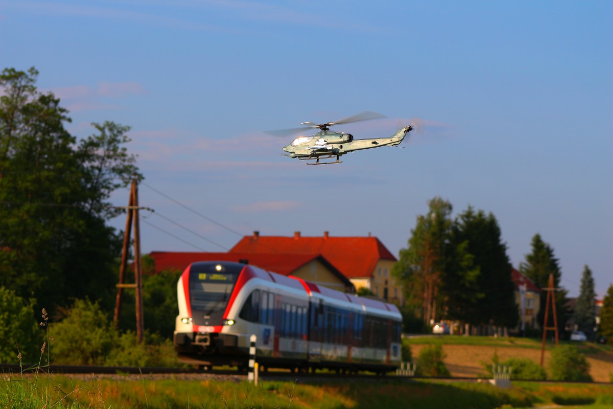 Hubschrauberangriff die 2te ! 

Fotosaison mit HP am 4.Juni 2014 nächst Gussendorf . Mal was anderes zum knipsen vor die Linse bekommen :-) 