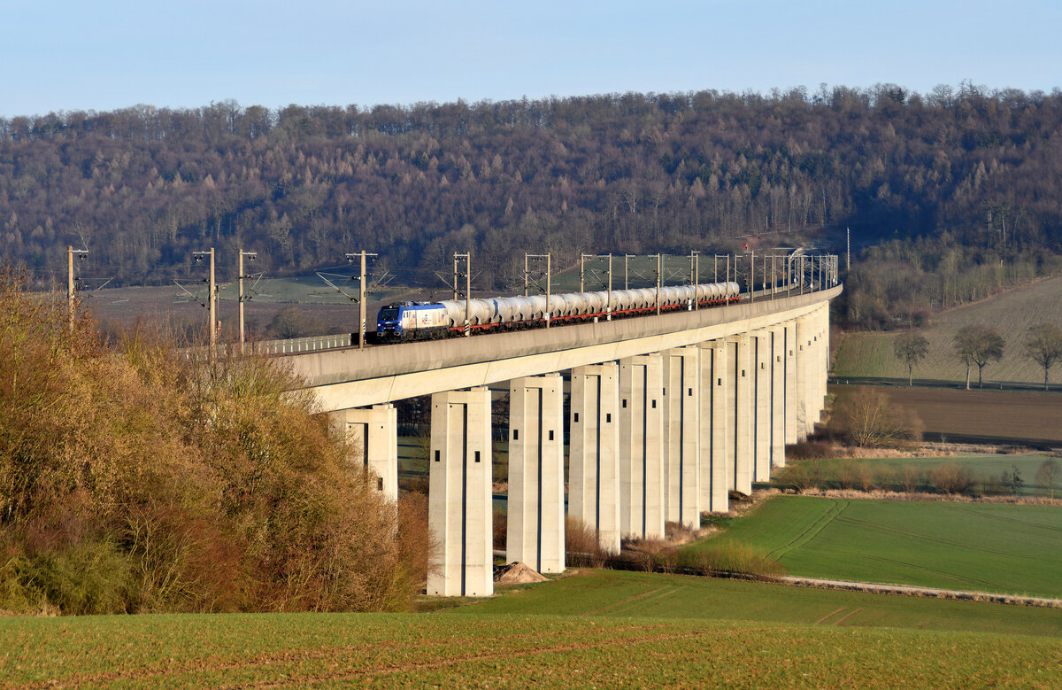 HVLE 159 454 mit DGS 60952 Wunstorf - Gerstungen am 21.Januar 2026 auf der Auetalbr�cke bei Kreiensen
