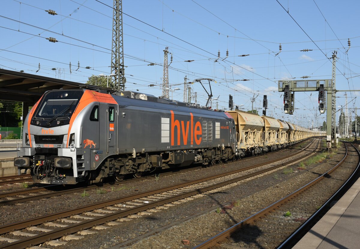 HVLE Eurodual 159 008 bei der Durchfahrt durch den Bahnhof Bremen am 14.05.22