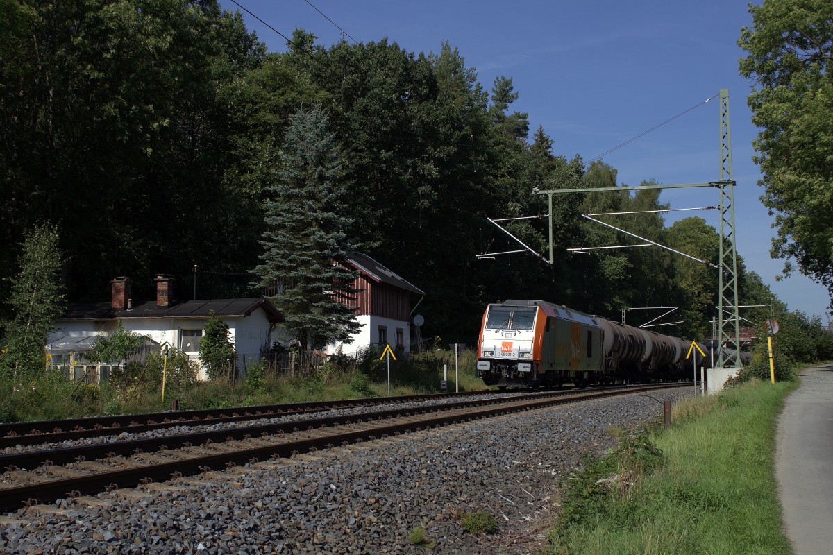 HVLE Kesselzug mit 246 001 kurz vor Einfahrt Plauen. Aufgenommen am 13.09.2015.