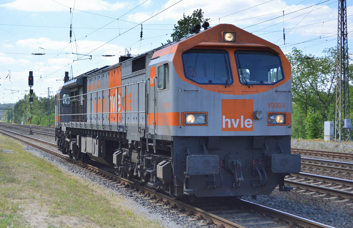 hvle mit dem orangen Tiger  V330.4  (NVR-Nummer: 92 80 1250 004-9 D-HVLE) am 28.06.19 Saarmund Bahnhof.