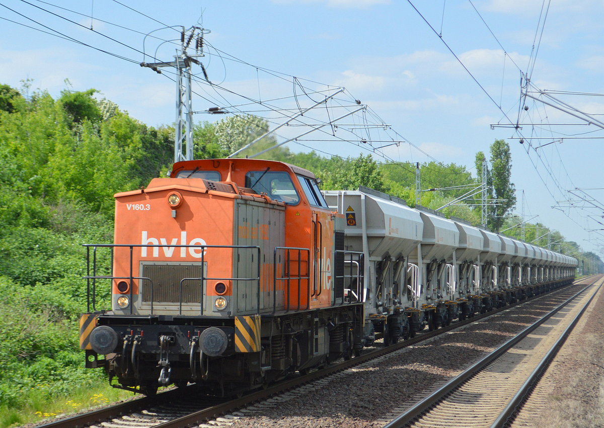 hvle V160.3  (92 80 1203 105-2 D-HVLE) mit Schotterzug am 09.05.18 Bf. Berlin-Hohenschönhausen.