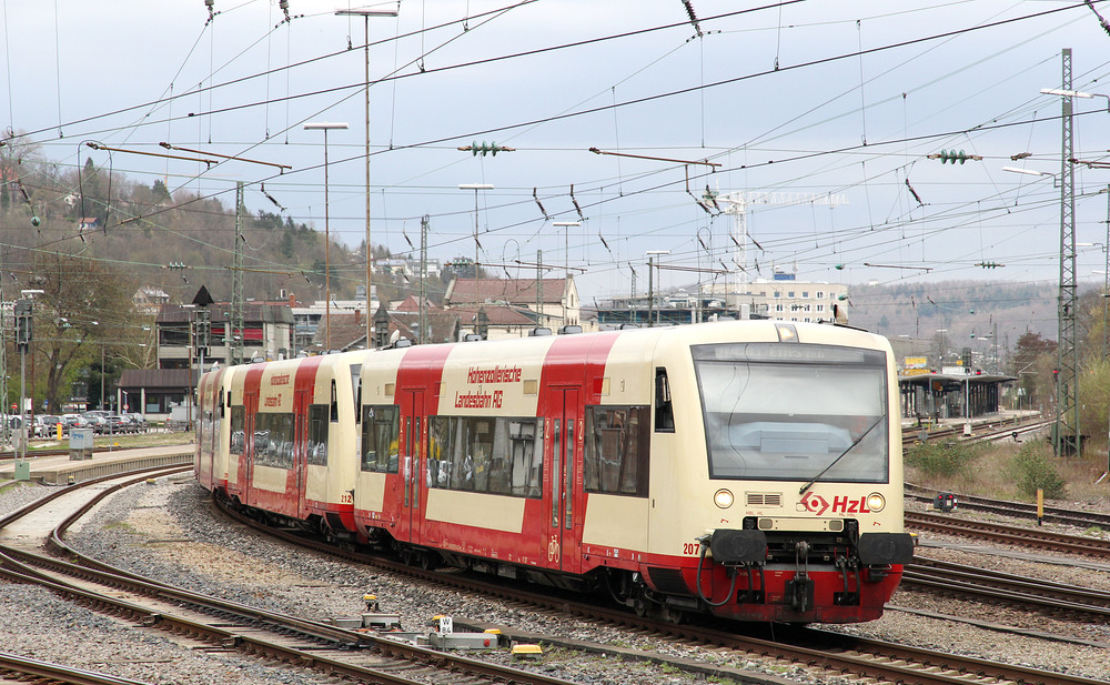 HZL 207 + 212 + 215 verlassen den Tübinger Hauptbahnhof.
Aufnahmedatum: 05.04.2016