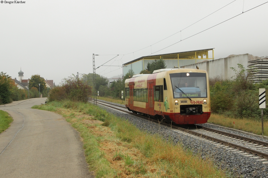 Hzl 242 als Ringzug nach Rottweil bei Weilheim (Württemberg), 4.10.2014.