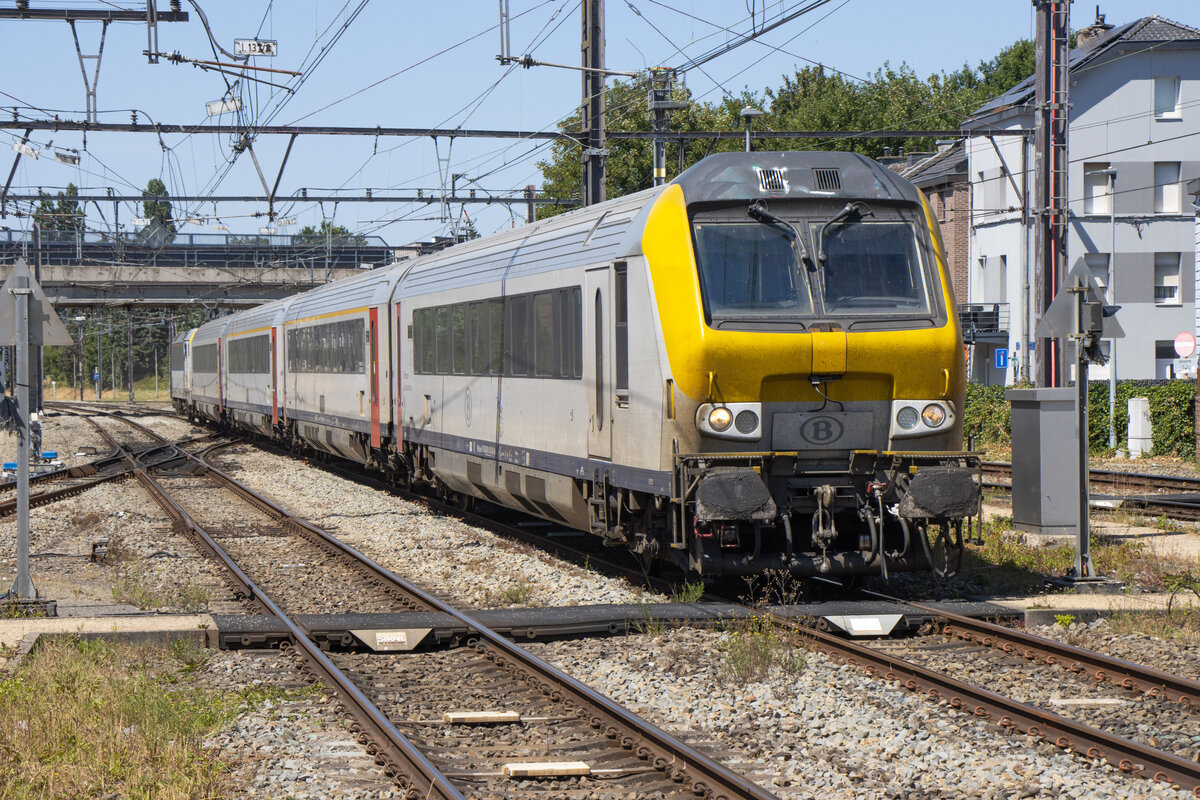 I11 BDx Steuerwagen 19813 f�hrend an der S41 nach Aachen Hbf in Welkenraedt am 11.07.2026