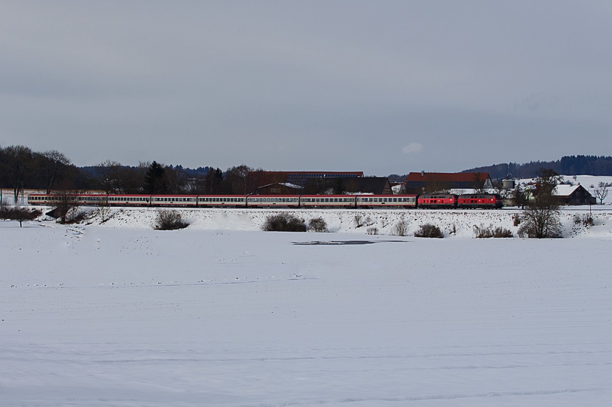 IC 118 durchfährt mit 2 unerkannt gebliebenen 218 Wattenweiler Richtung Ulm, die 218 bleiben seid Fahrplanwechsel bis Stuttgart am Zug. 31.1.2015