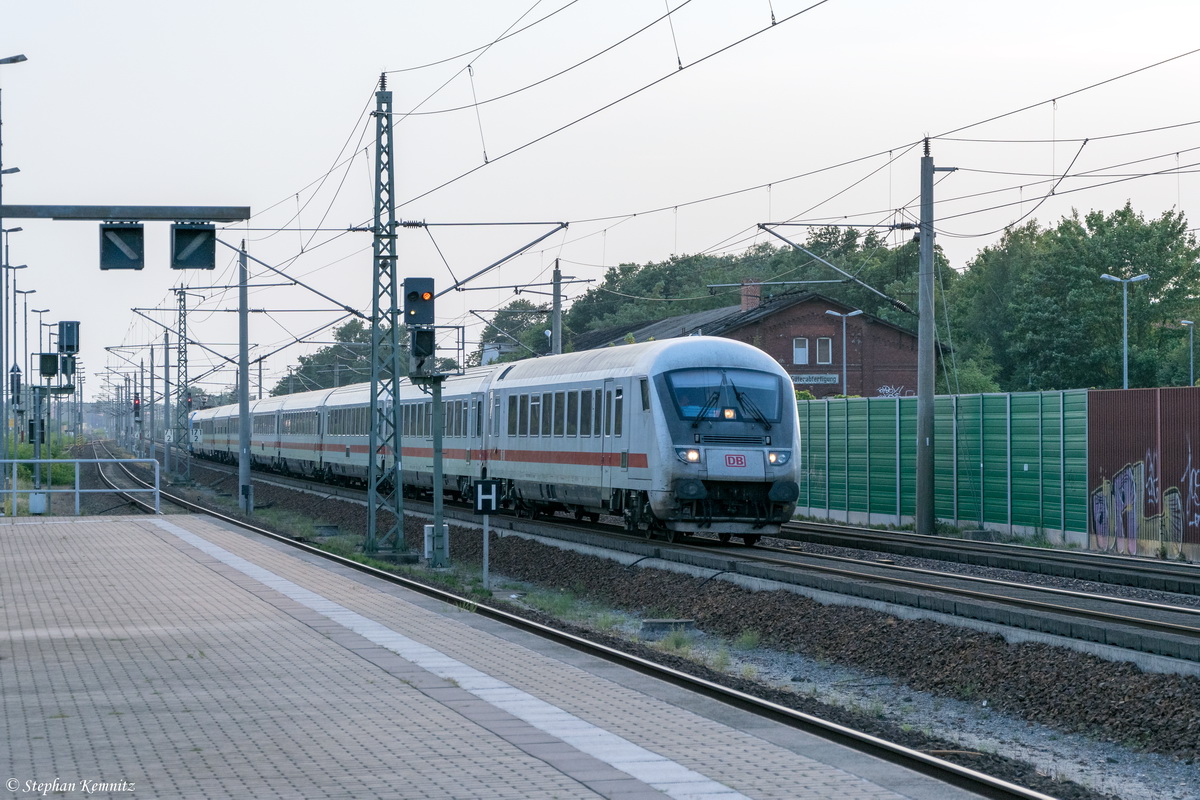 IC 1216 (Salzburg Hbf - Berlin Südkreuz) in Rathenow und geschoben hatte die 101 071-9. 14.08.2015