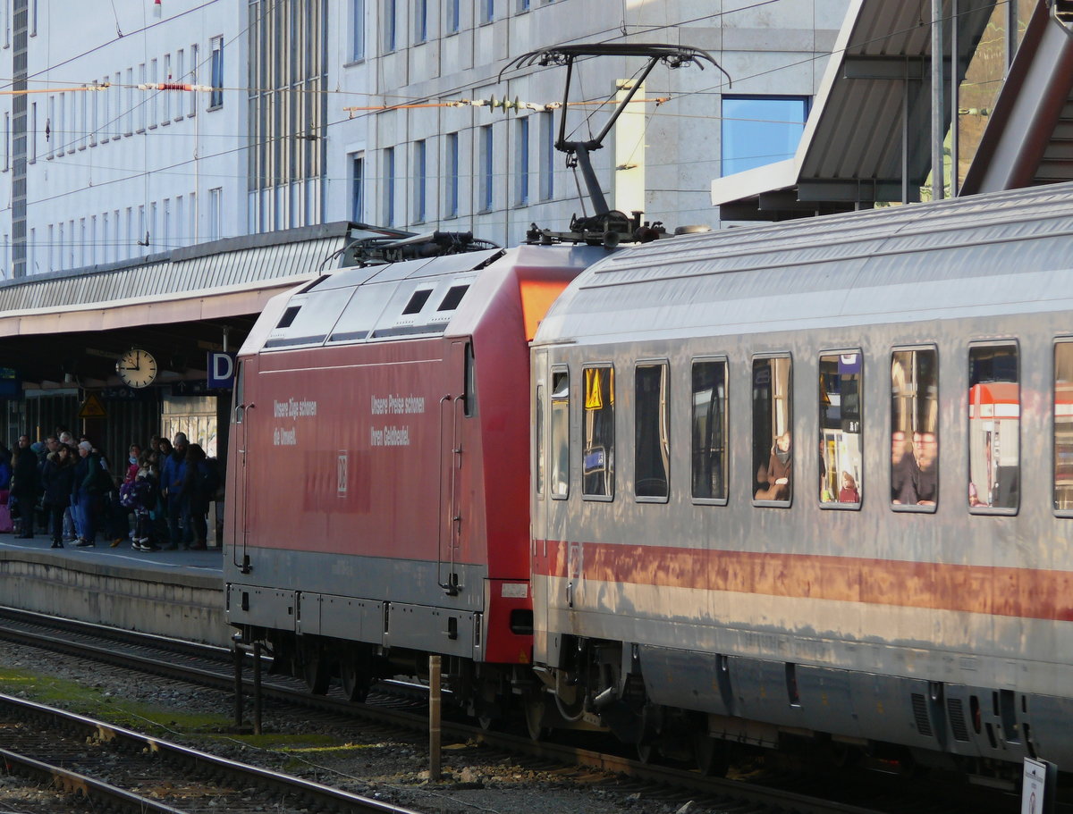 IC 1296 (Salzburg Hbf-Frankfurt (Main) Hbf) mit 101 106 fuhr am 22.2.20 um 9:00 Uhr in dem Ulmer Hbf ein
