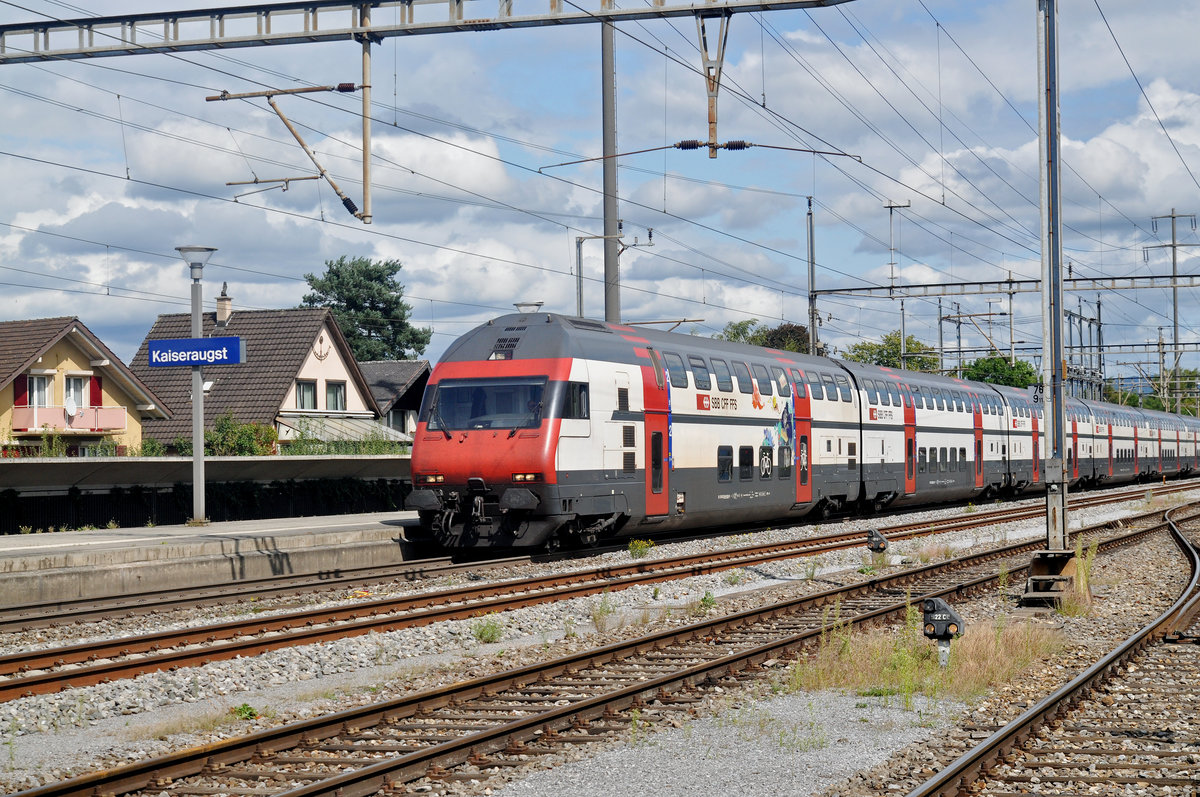 IC 2000 Doppelstocksteuerwagen durchfährt den Bahnhof Kaiseraugst. Die Aufnahme stammt vom 06.09.2017.