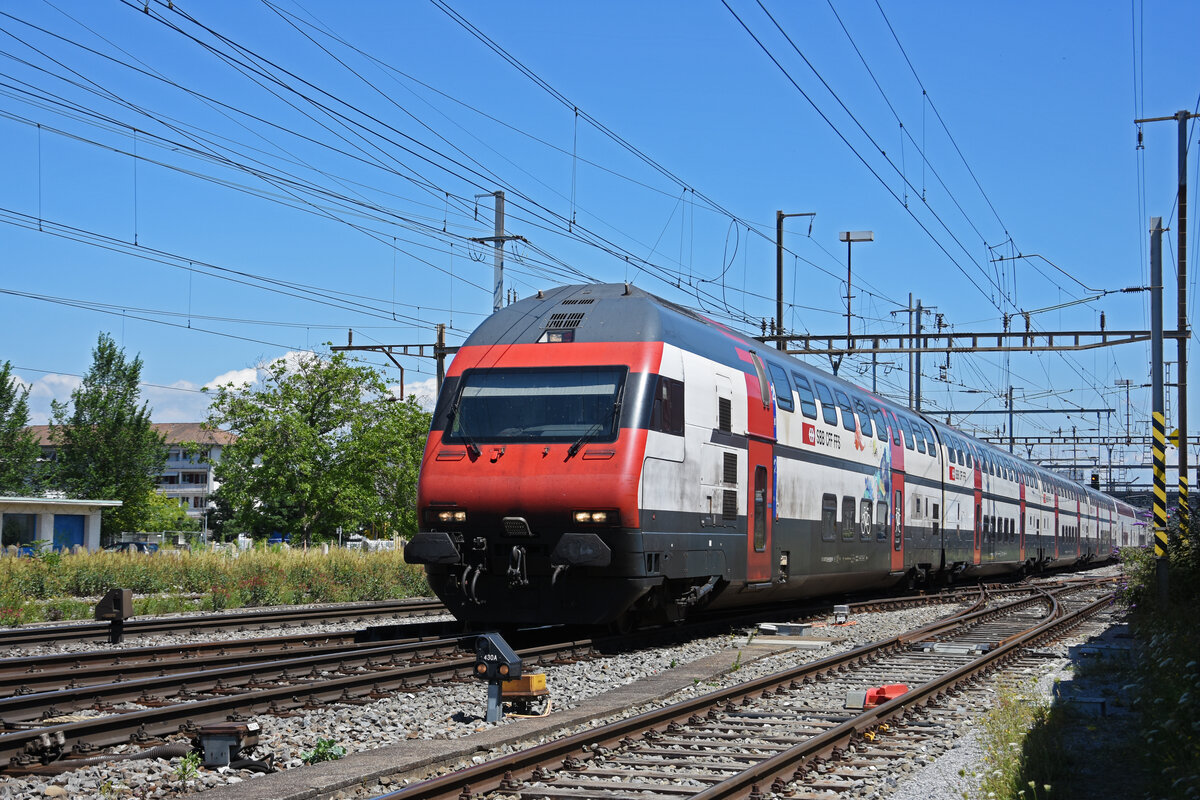 IC 2000 Steuerwagen Bt 50 85 26-94 908-8 durchfährt den Bahnhof Pratteln. Die Aufnahme stammt vom 10.07.2022.