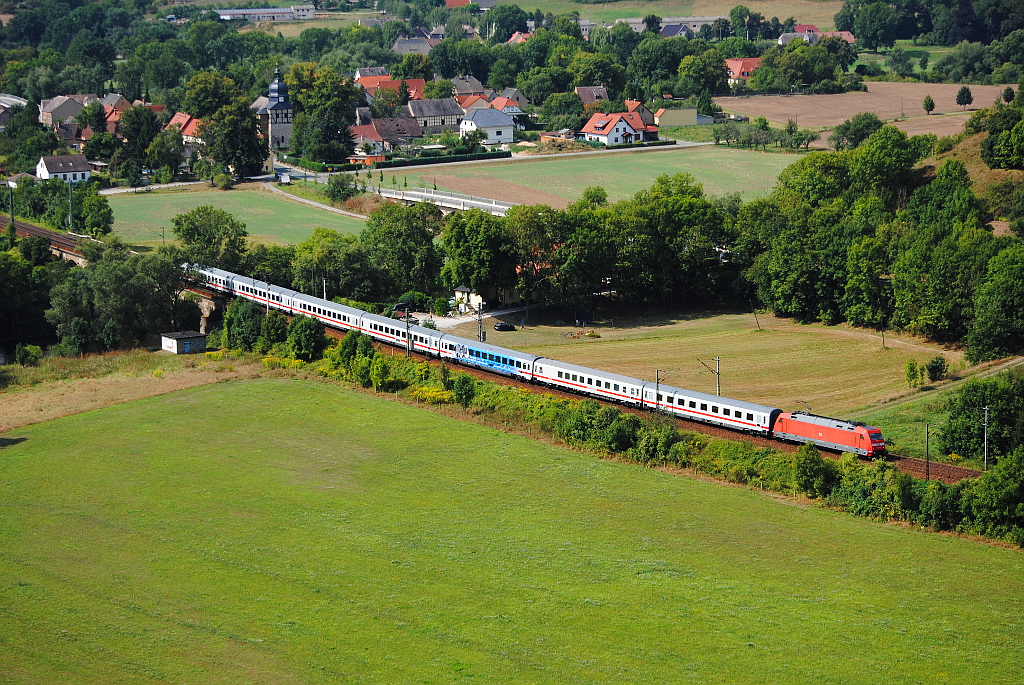 IC 2157 durchfhrt am 29.08.2013 das Saaletal bei Bad Ksen in Richtung Naumburg (Saale).
