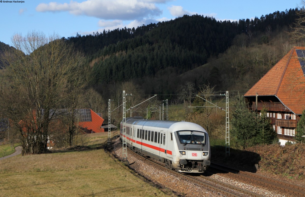 IC 2270  Schwarzwald  (Stralsund-Konstanz) mit Schublok 101 090-9 bei Gutach 17.2.14