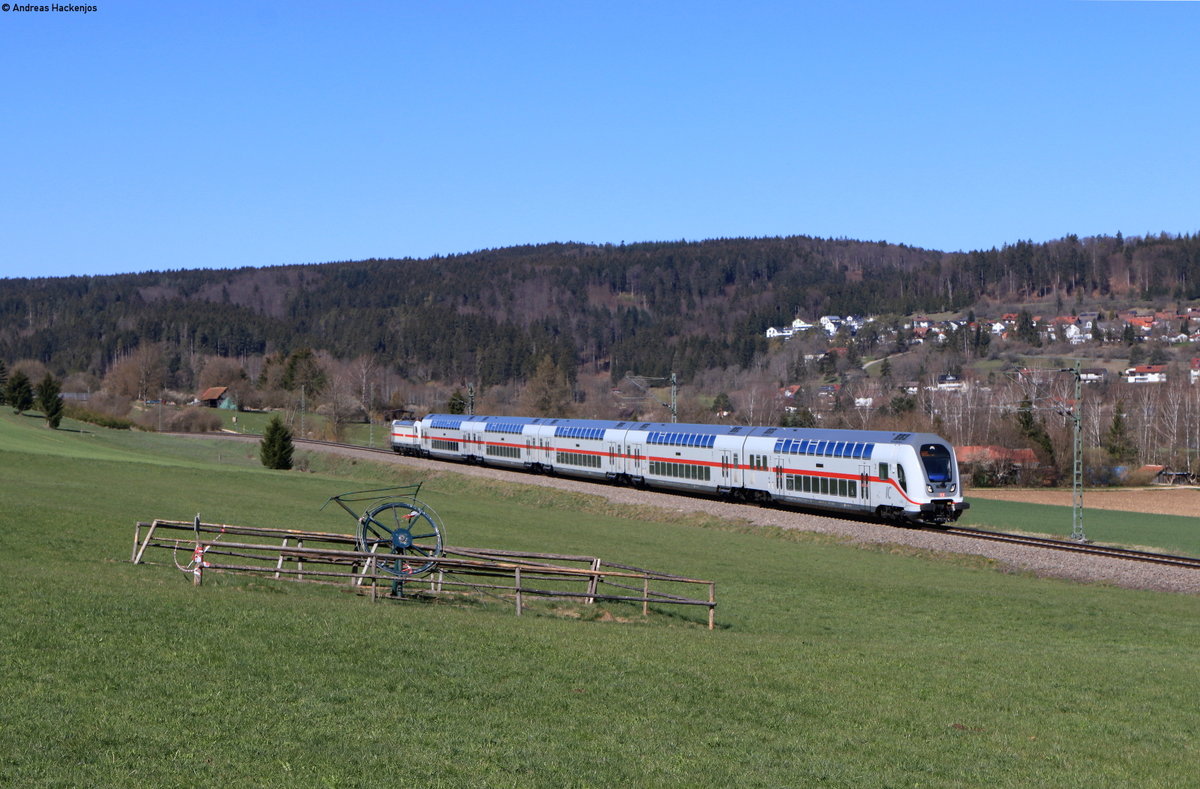 IC 2280/RE 52280 (Singen(Htw)-Stuttgart Hbf) mit Schublok 147 564-9 bei Möhringen 23.4.21