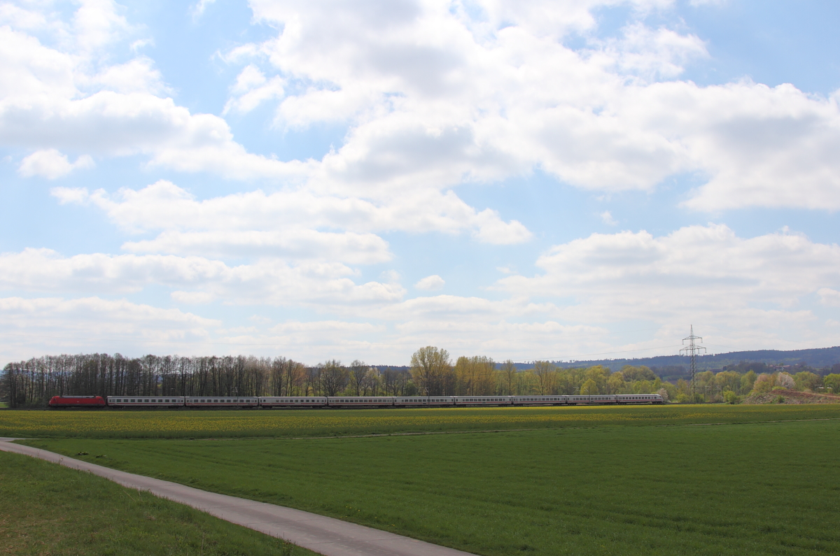 IC 2355 bei Hochstadt/ Marktzeuln am 20.04.2017.