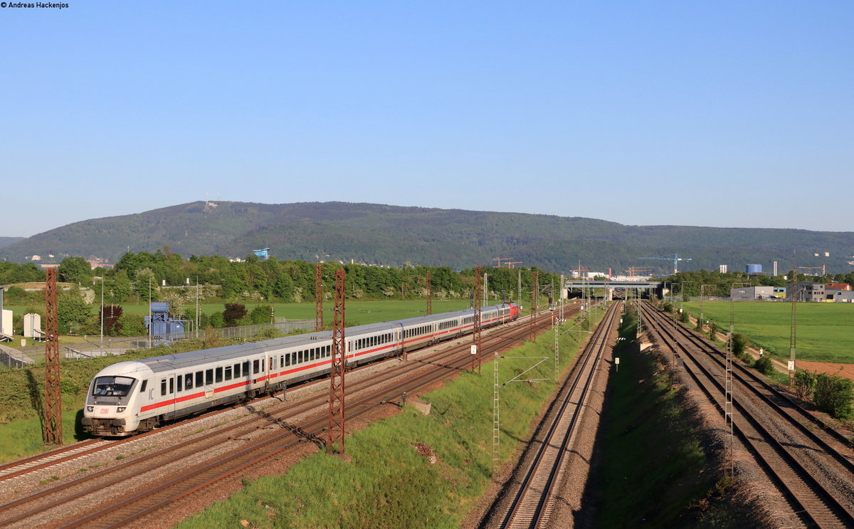 IC 2392 (Stuttgart Hbf-Frankfurt(Main)Hbf mit Schublok 101 057-8 bei Wieblingen 22.4.20