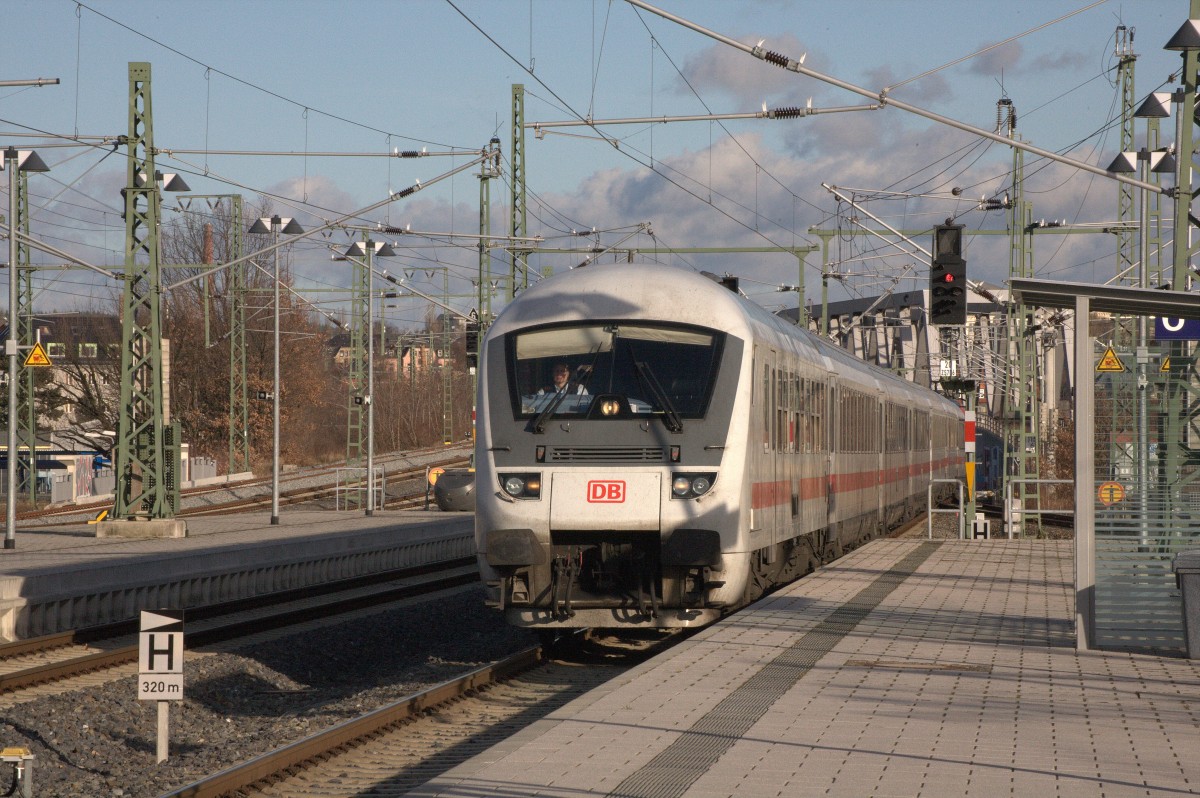 IC 2445 aus Köln fährt um 12:31 Uhr in Dresden Neustadt ein, pünklich.  21.12.2013