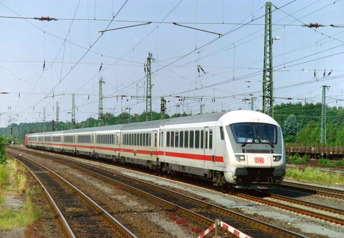 IC 2502  Rgen  (Koblenz–Binz) am 05.08.2004 in Buchholz (Nordheide), aufgenommen vom Ende des Behelfsbahnsteigs am Gleis 29