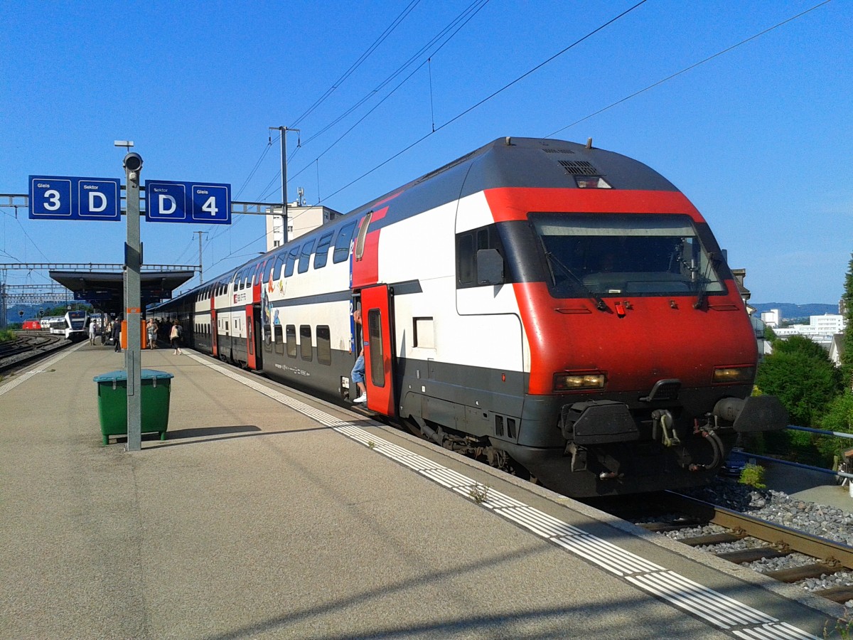 IC 723 (Genve-Aroport - Lausanne - Bern - St.Gallen) am 24.7.2015 beim Halt in Uzwil.